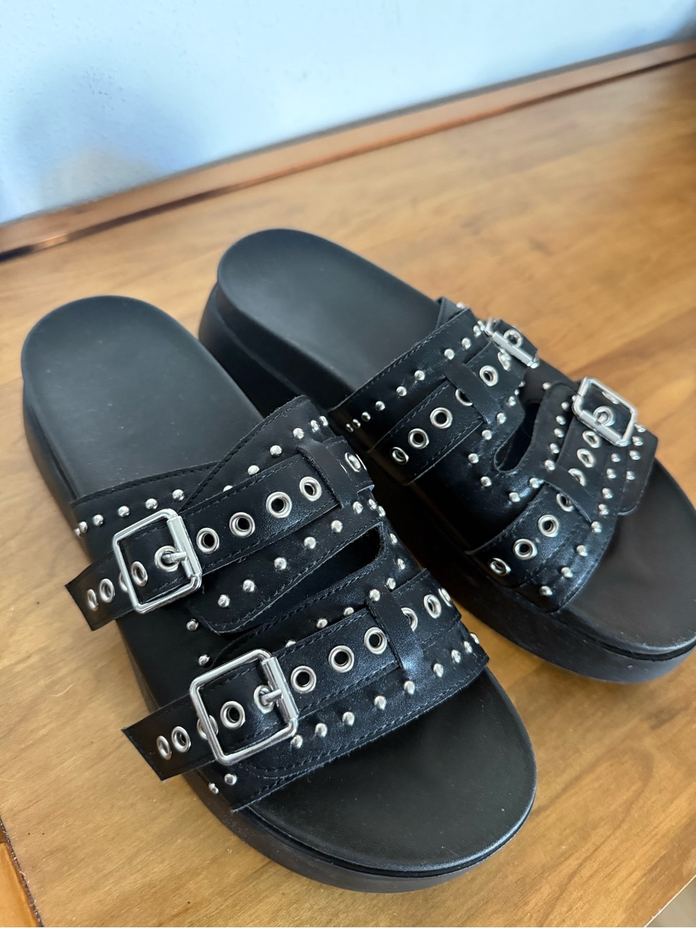 Black Studded Buckle Slide Sandals - Women's - Wnshonzy size 9